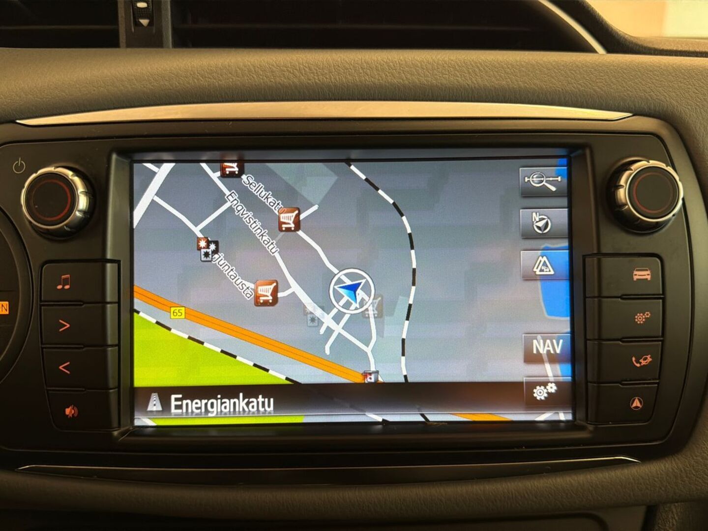 TOYOTA Yaris 2015