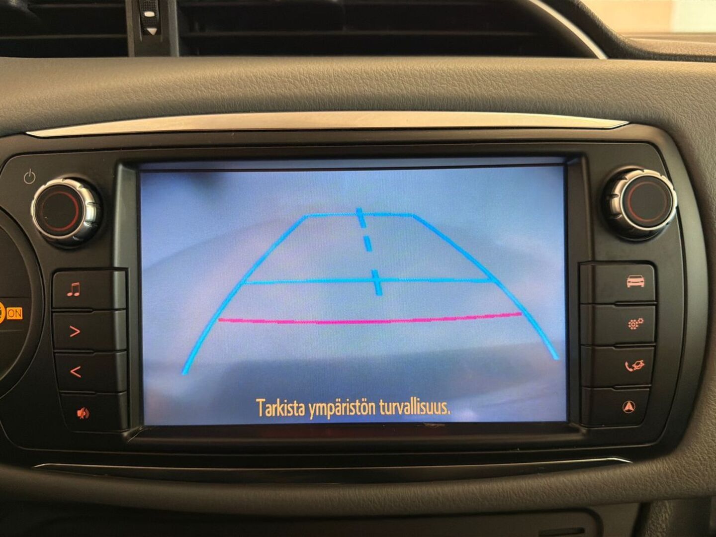 TOYOTA Yaris 2015