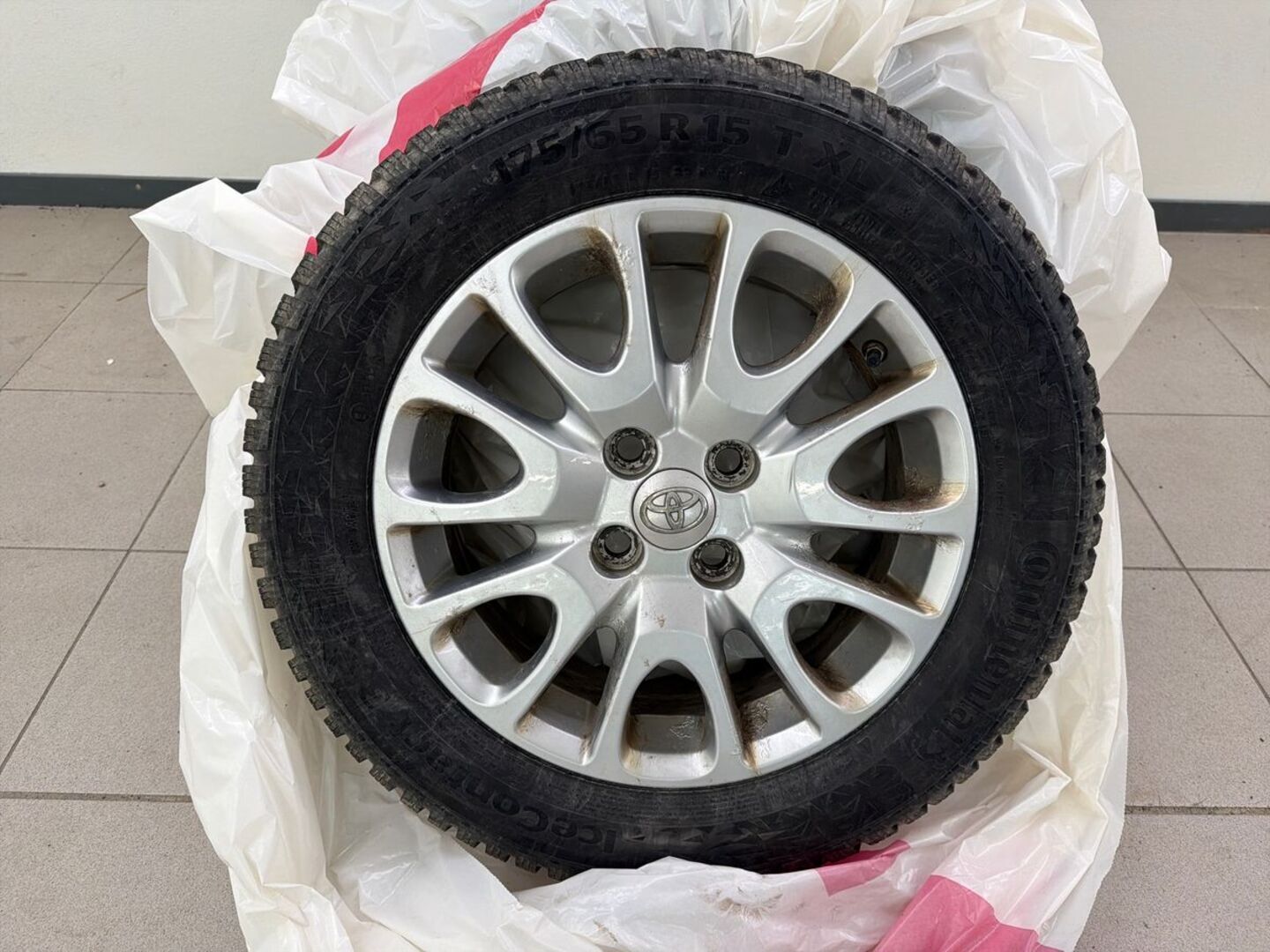 TOYOTA Yaris 2015