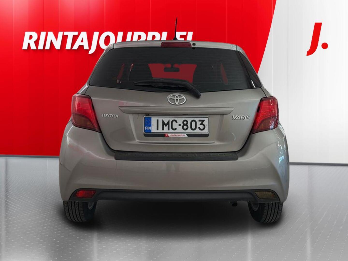 TOYOTA Yaris 2015