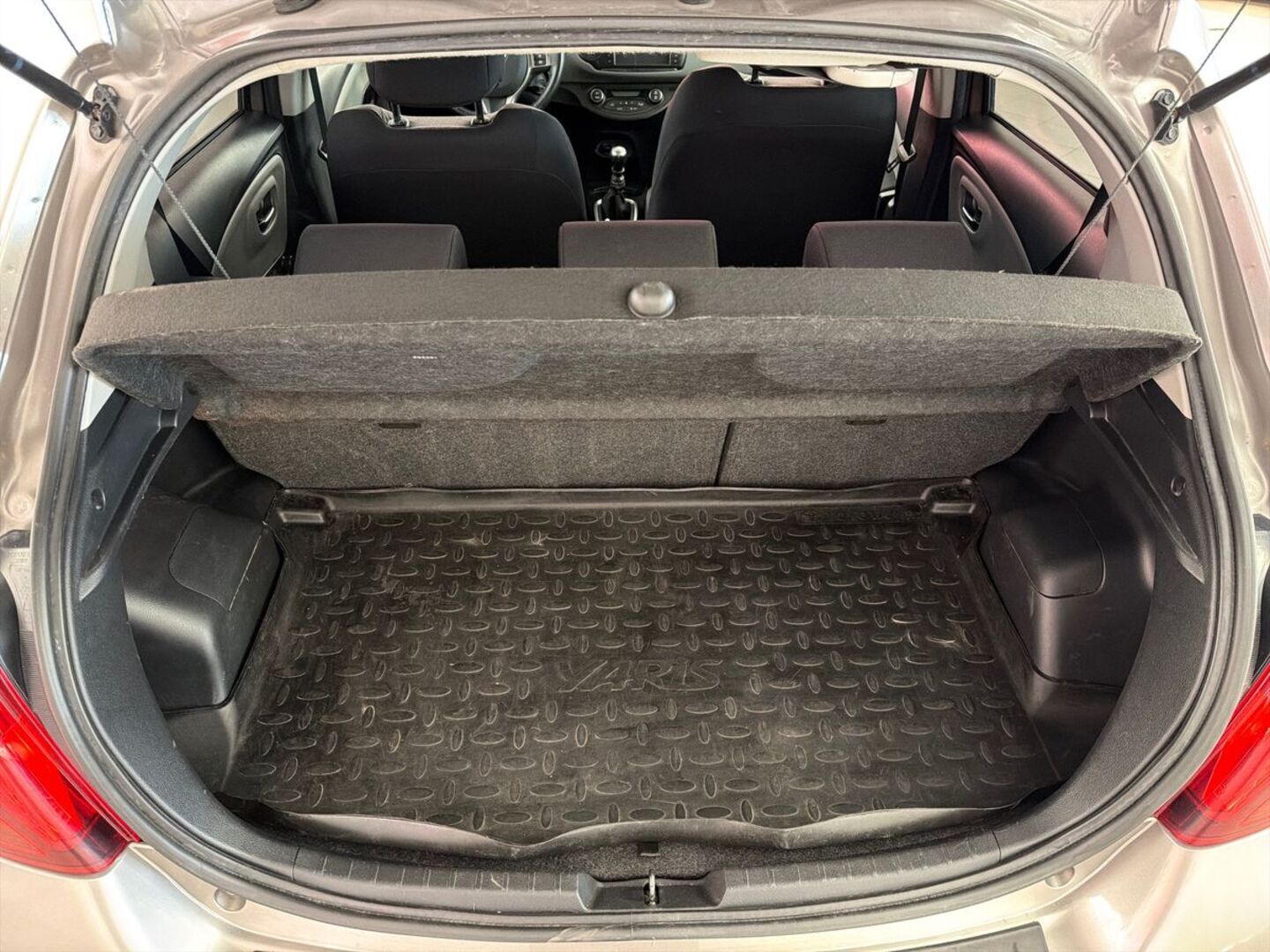TOYOTA Yaris 2015