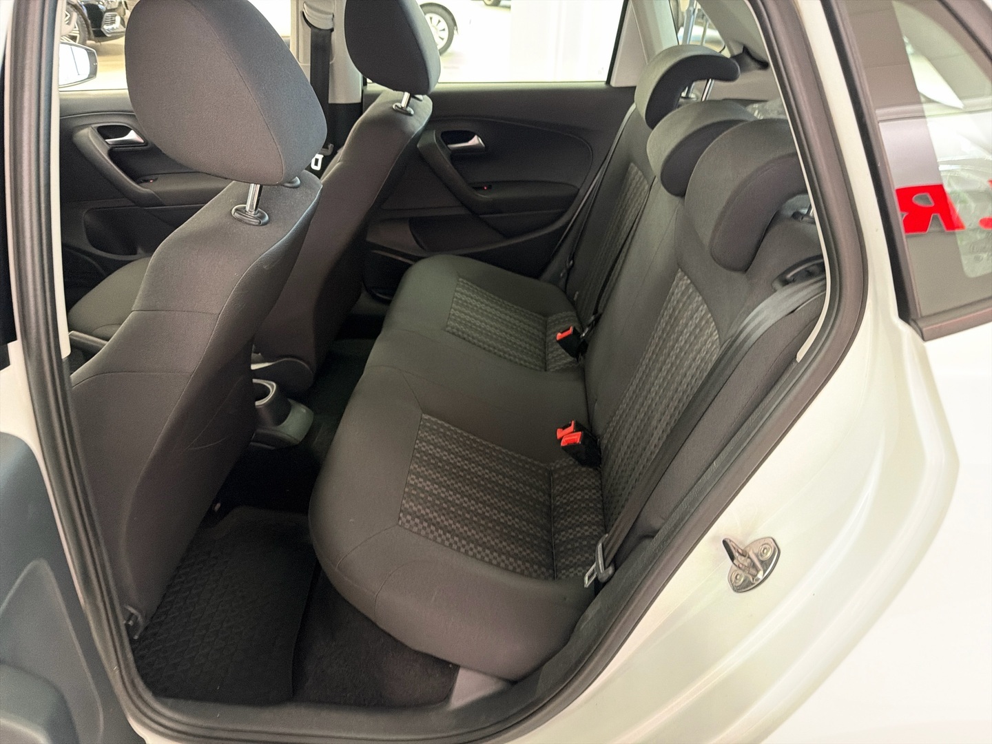 VOLKSWAGEN Polo 2016