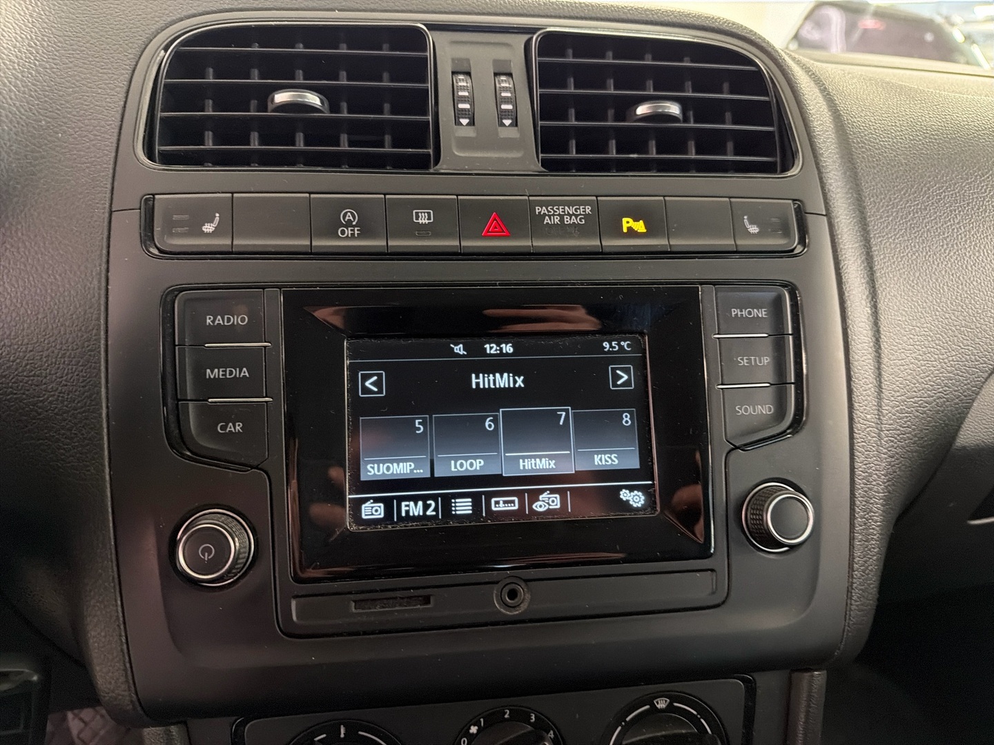 VOLKSWAGEN Polo 2016