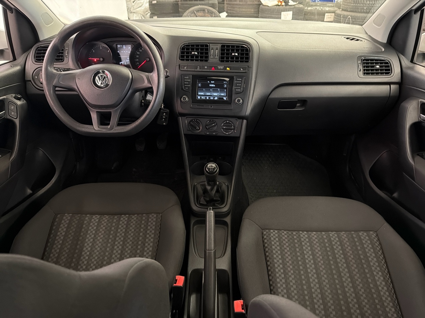 VOLKSWAGEN Polo 2016