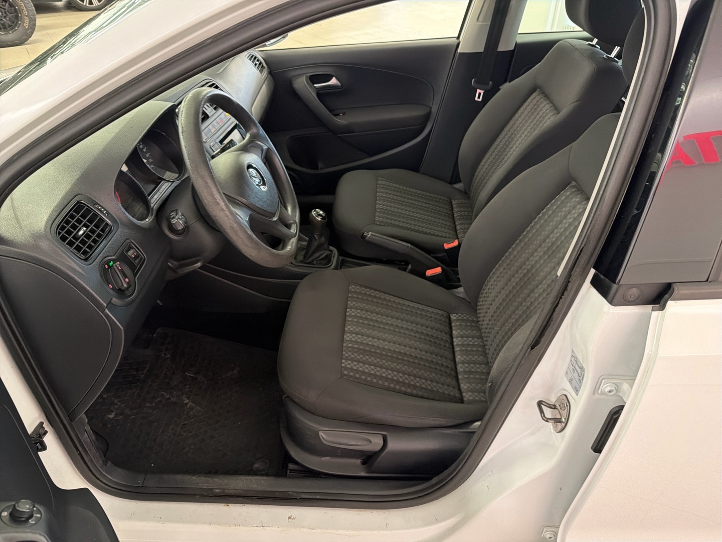 VOLKSWAGEN Polo 2016