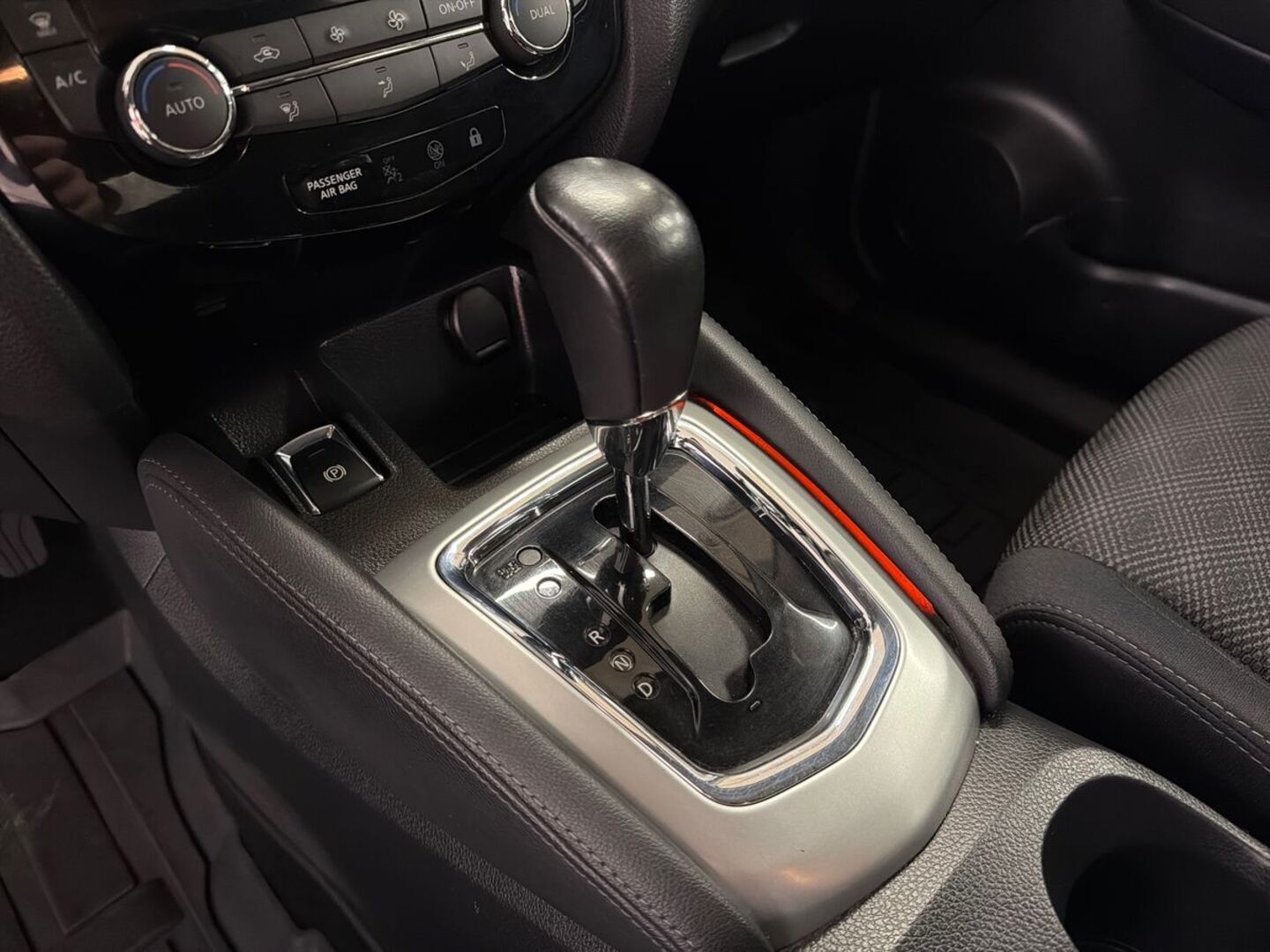 NISSAN Qashqai 2017