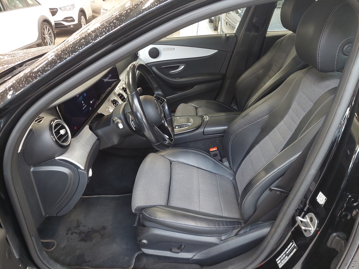 MERCEDES-BENZ E 2022