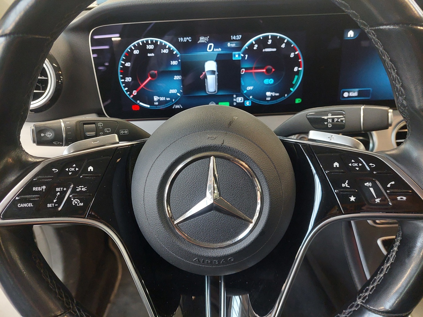 MERCEDES-BENZ E 2022