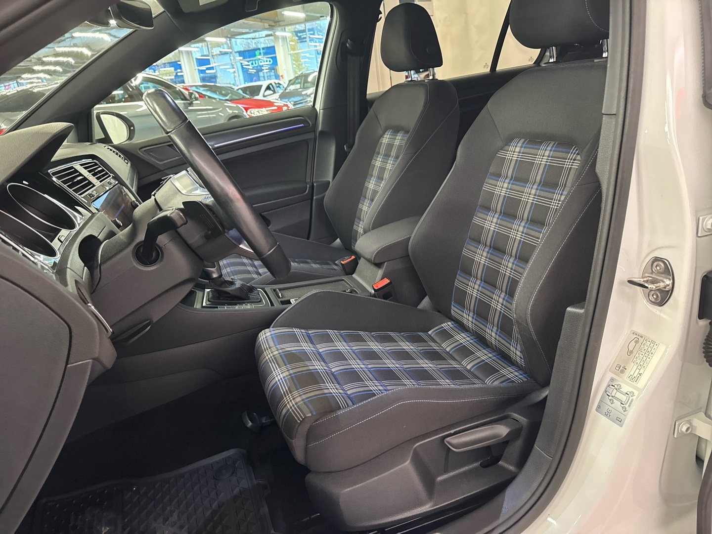 VOLKSWAGEN Golf 2020