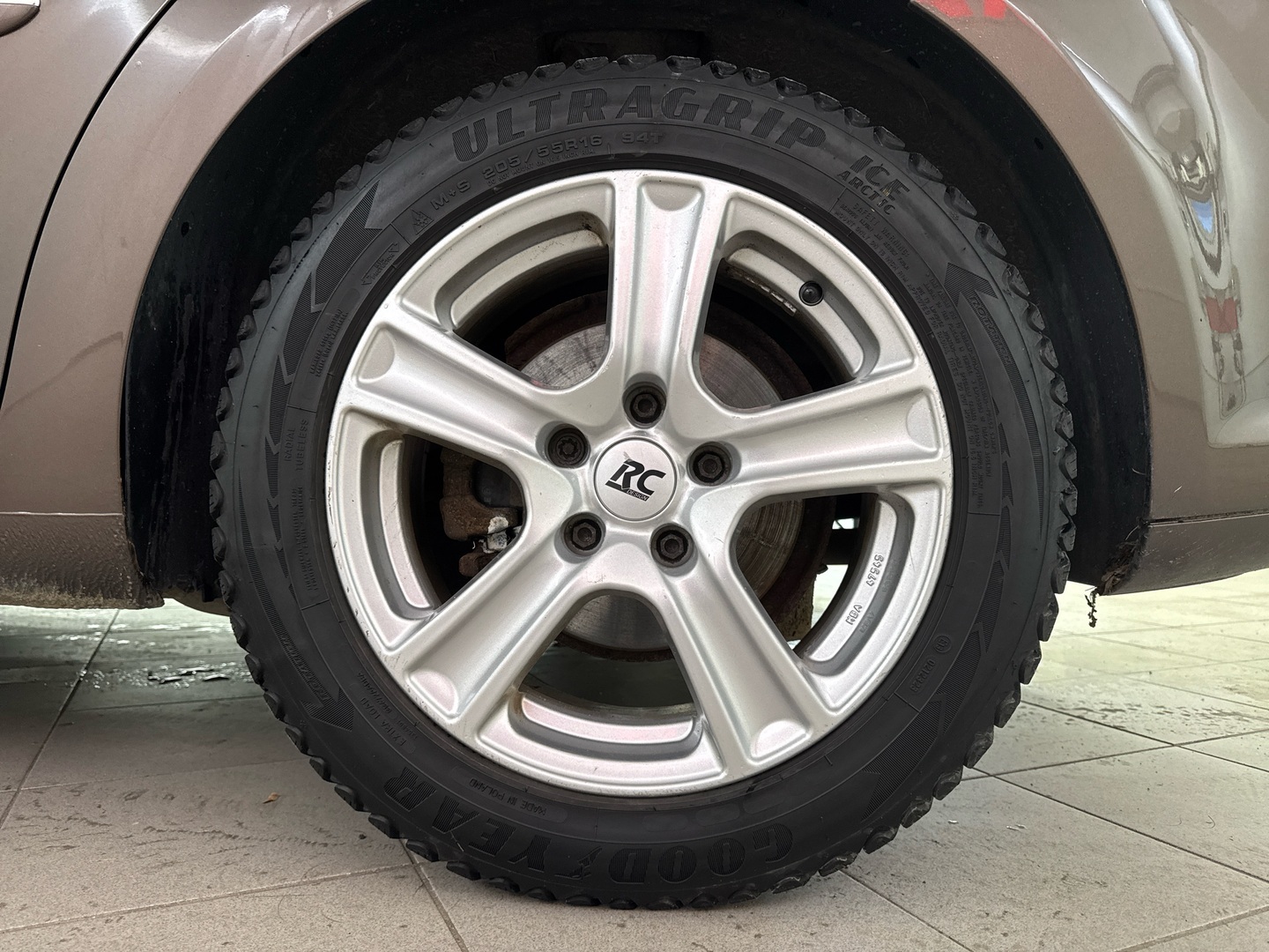 VOLKSWAGEN Touran 2013