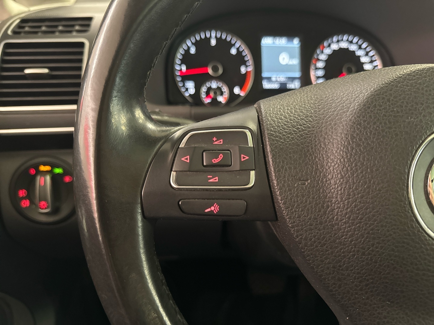 VOLKSWAGEN Touran 2013