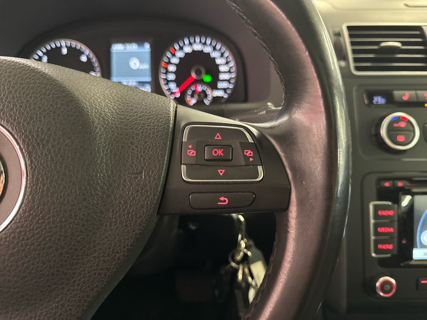 VOLKSWAGEN Touran 2013