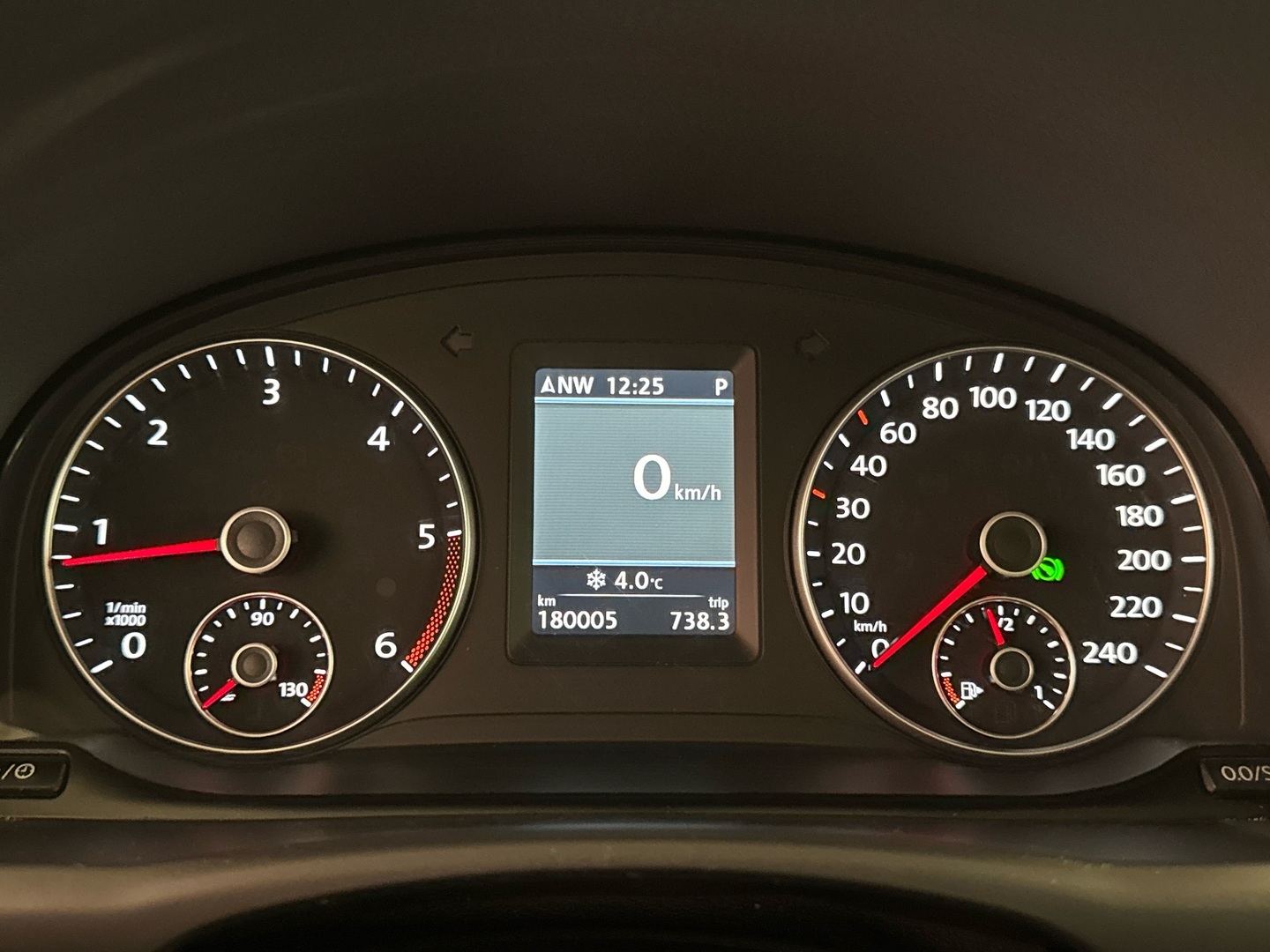 VOLKSWAGEN Touran 2013