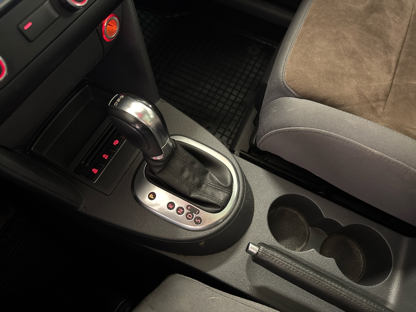 VOLKSWAGEN Touran 2013