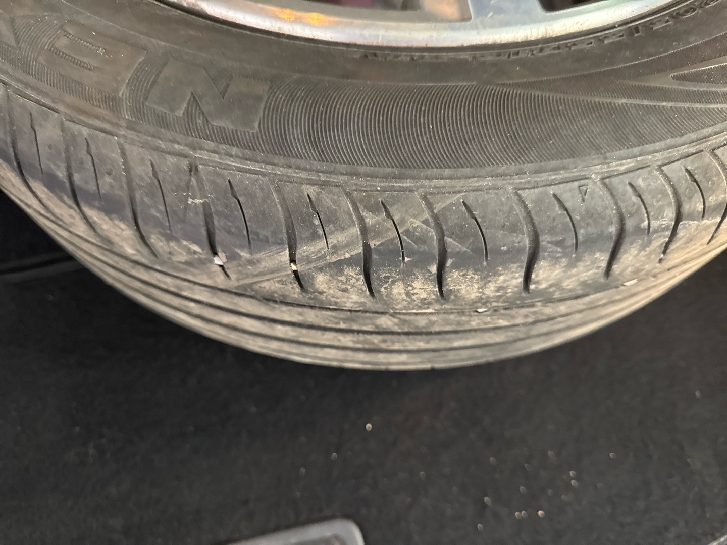 VOLKSWAGEN Touran 2013