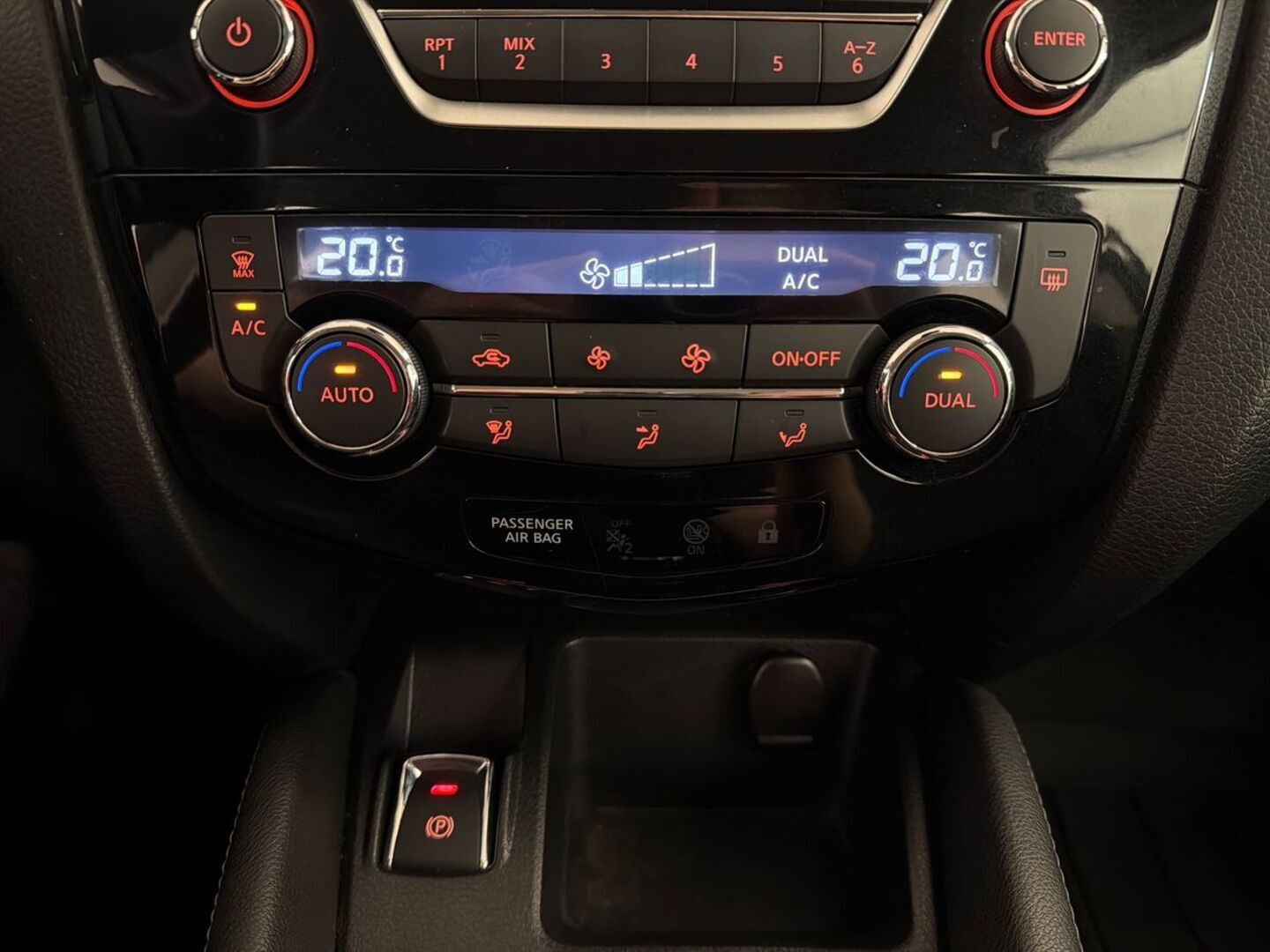 NISSAN Qashqai 2015