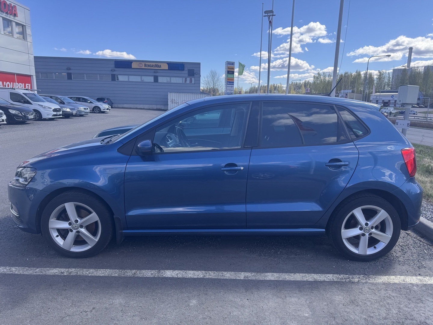 VOLKSWAGEN Polo 2015