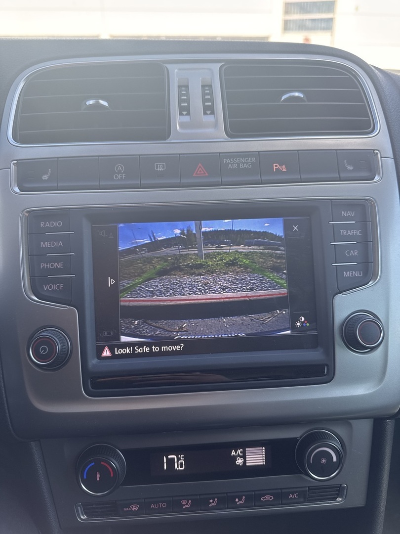 VOLKSWAGEN Polo 2015