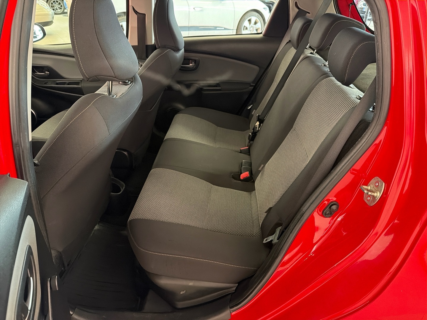 TOYOTA Yaris 2015