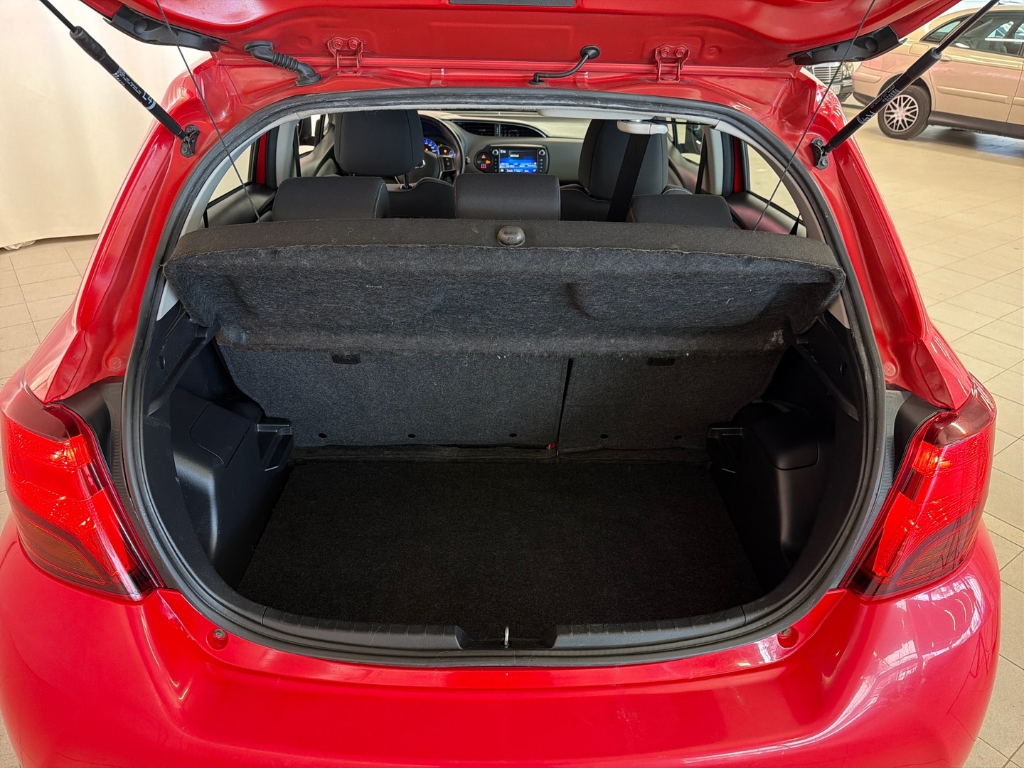 TOYOTA Yaris 2015