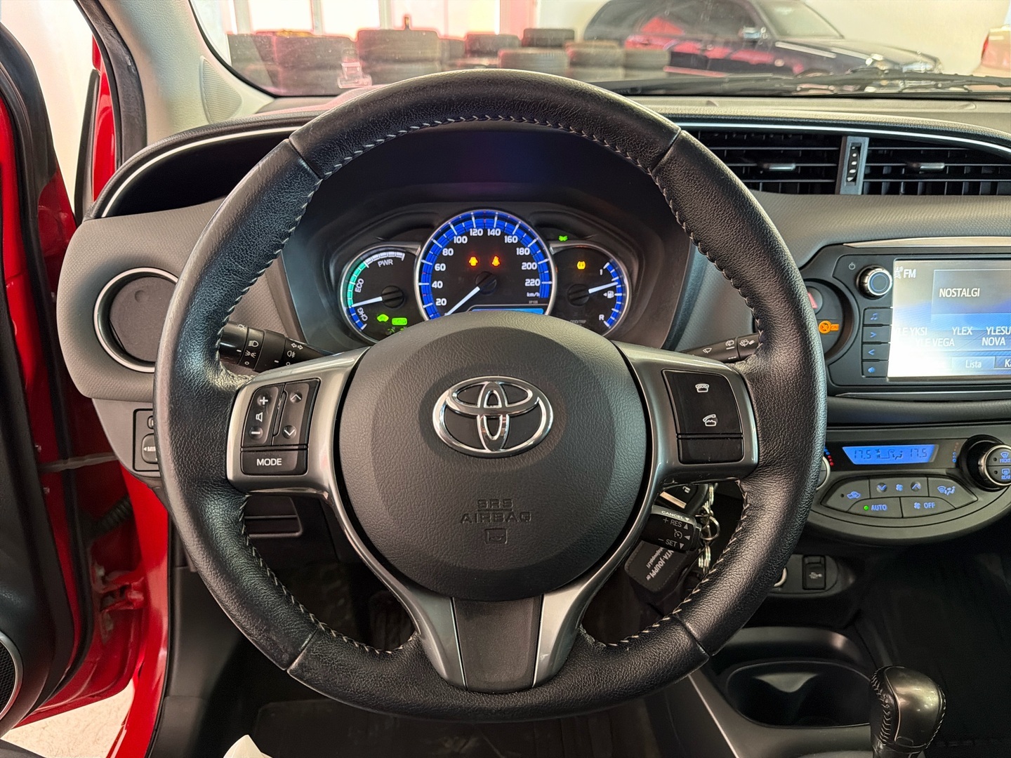 TOYOTA Yaris 2015