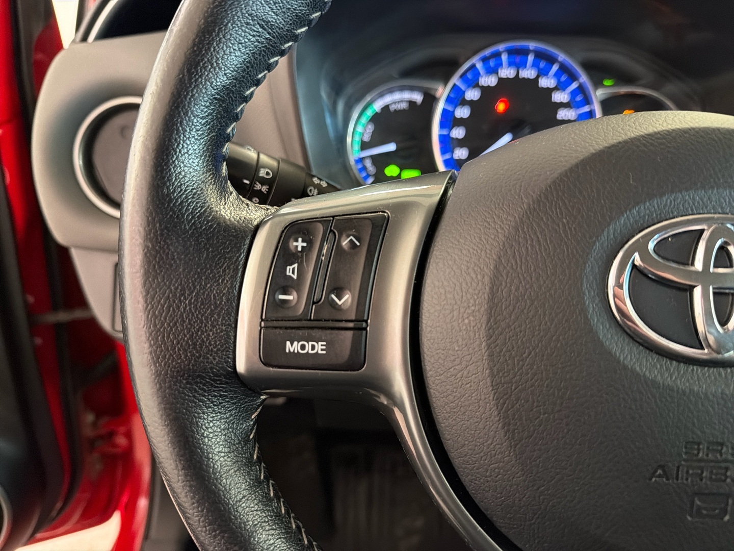 TOYOTA Yaris 2015