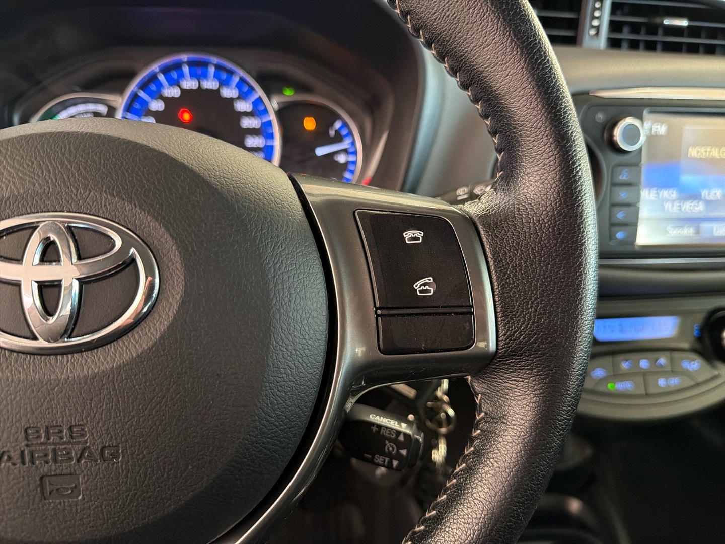 TOYOTA Yaris 2015
