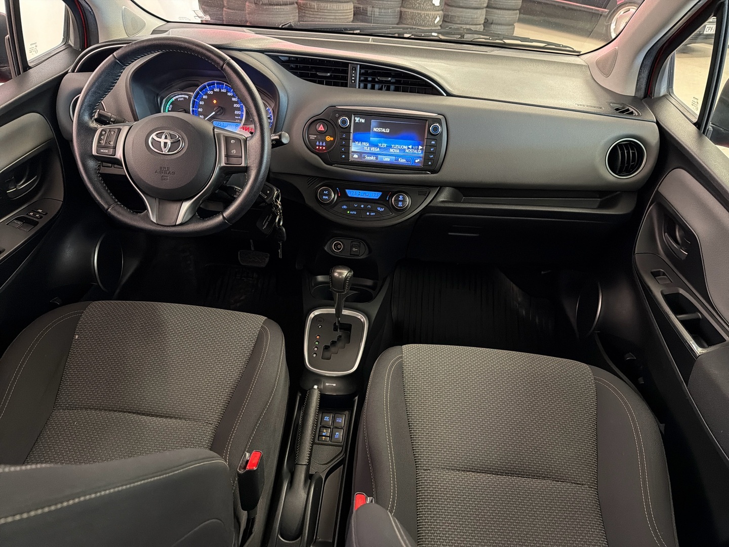 TOYOTA Yaris 2015