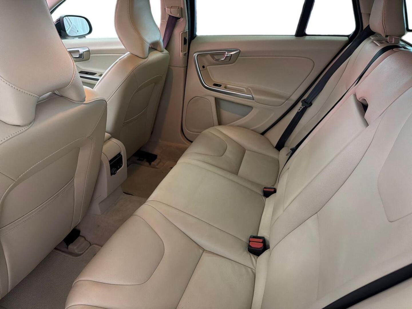 VOLVO V60 10