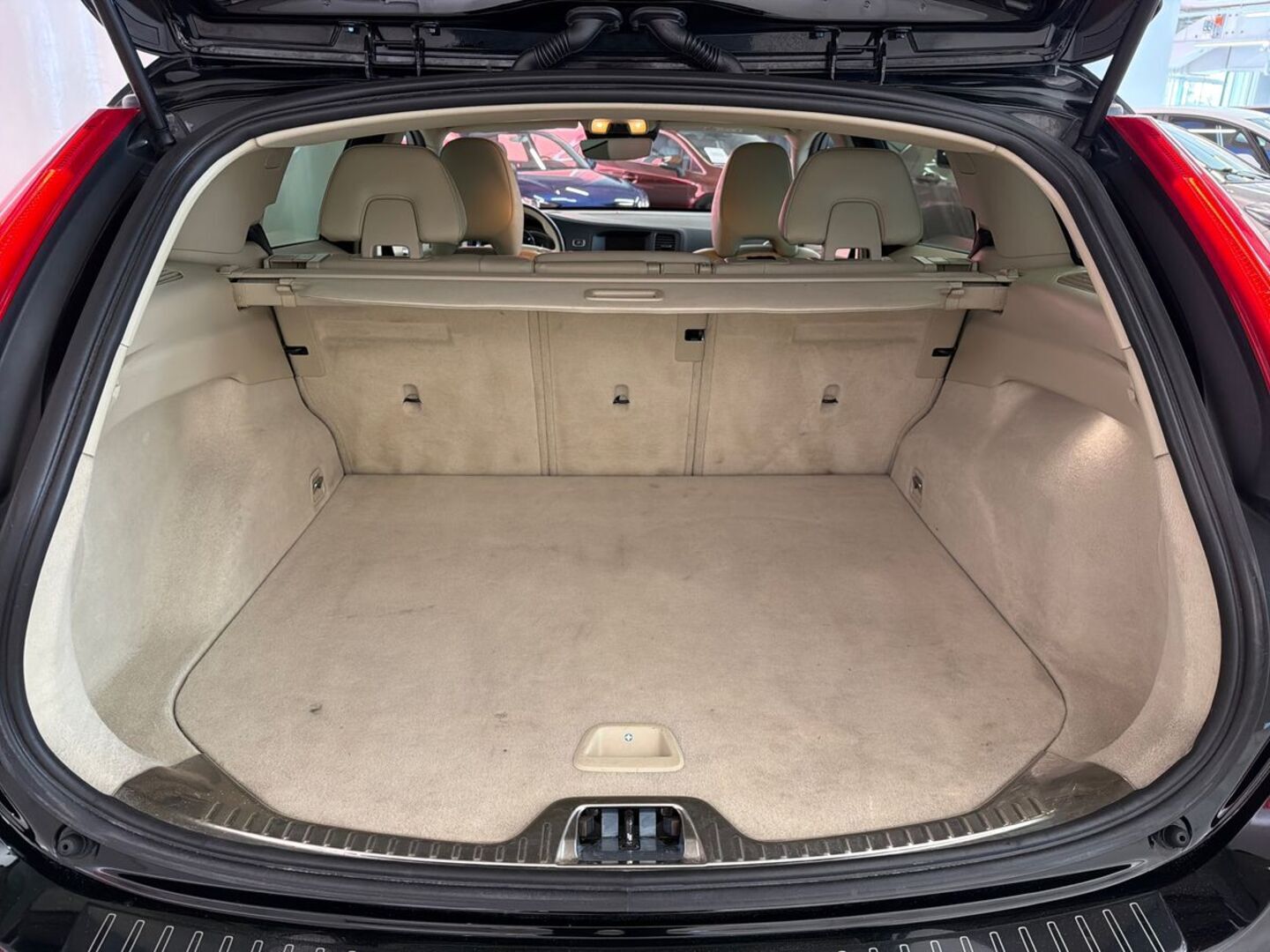 VOLVO V60 11