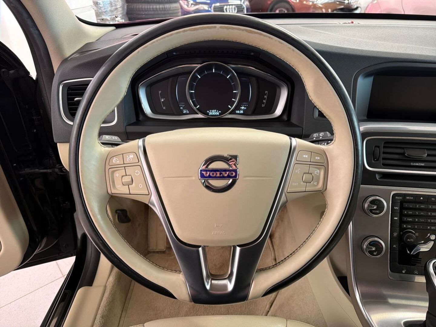 VOLVO V60 19