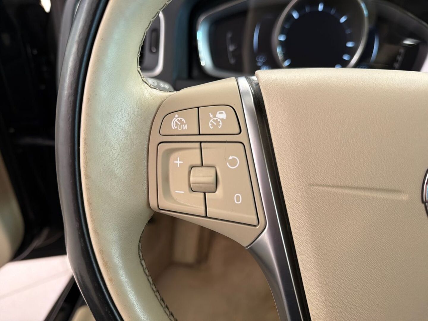 VOLVO V60 21