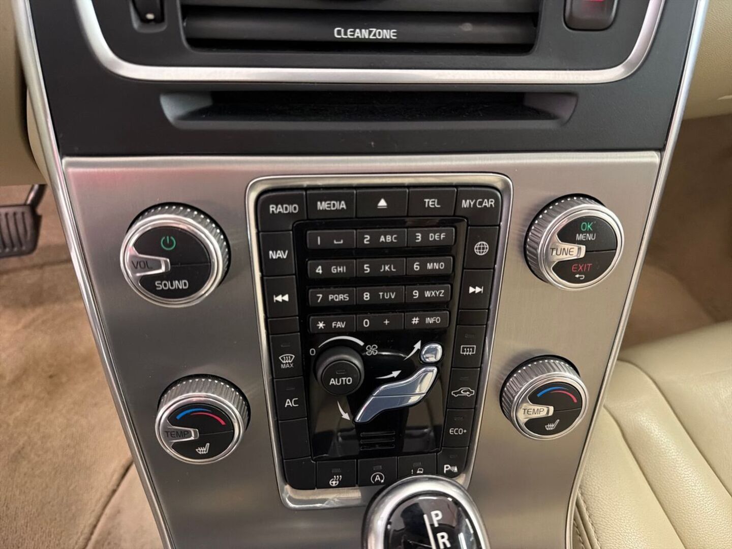 VOLVO V60 24
