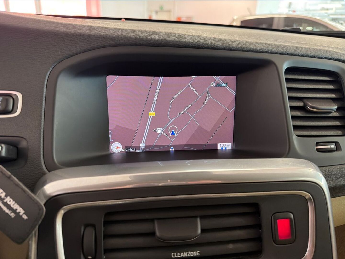 VOLVO V60 26