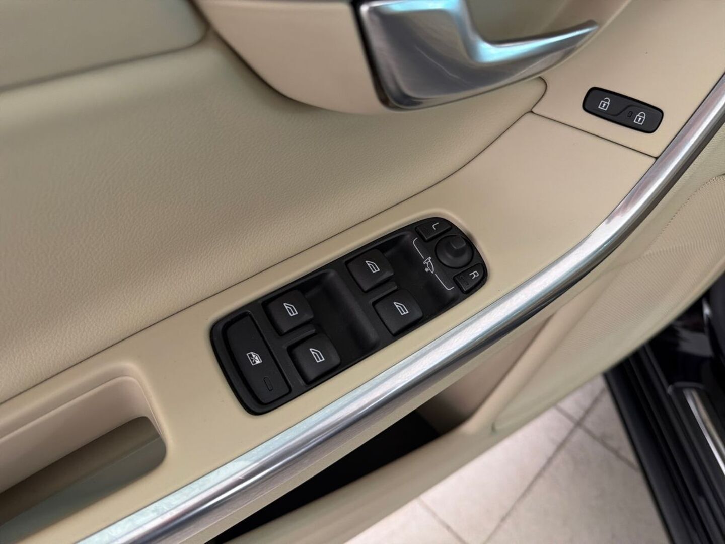 VOLVO V60 28