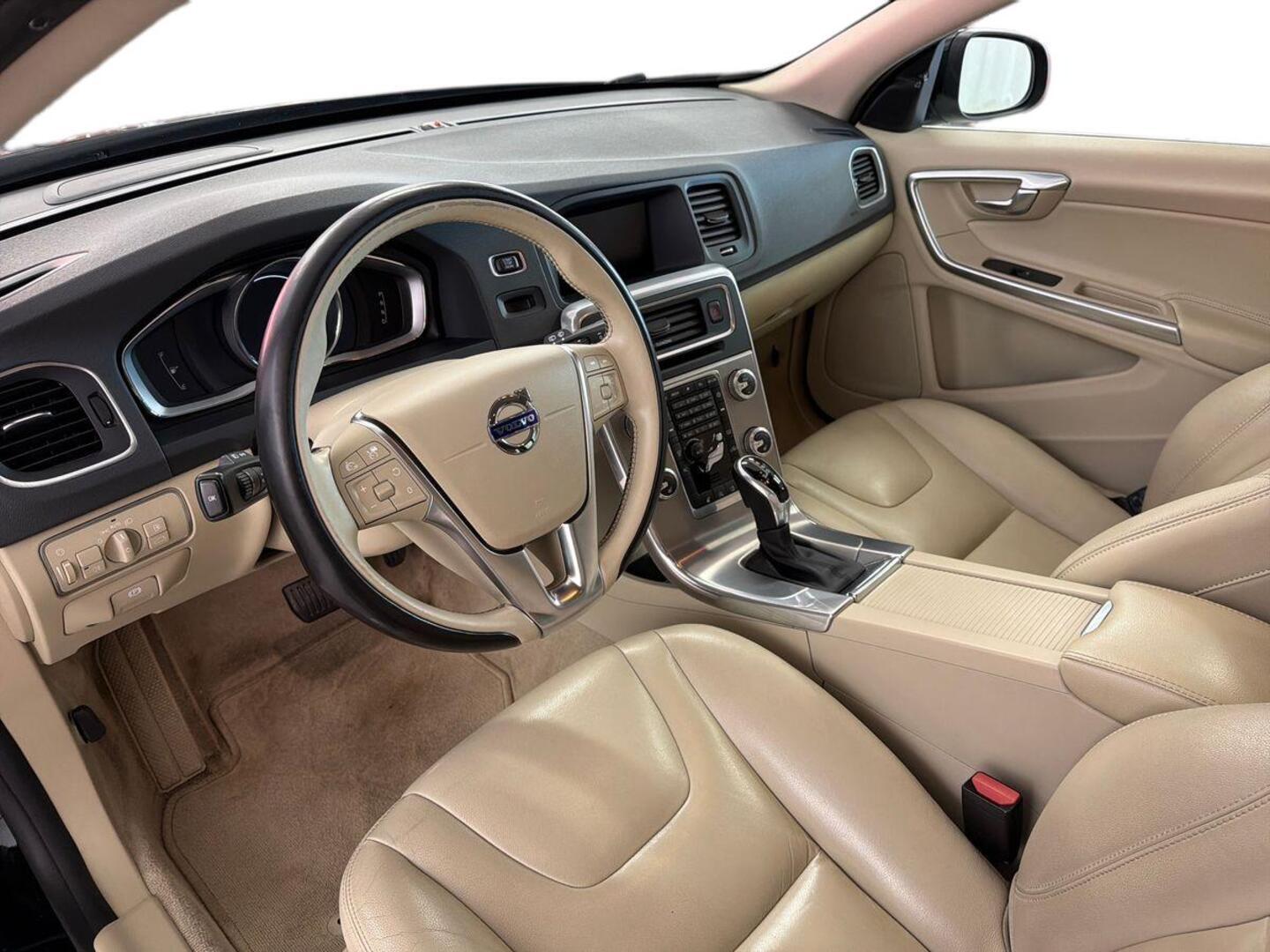 VOLVO V60 7