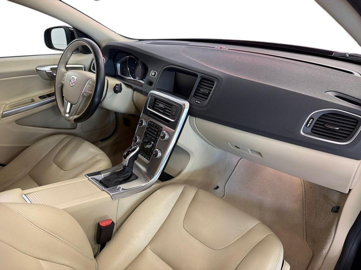 VOLVO V60 9