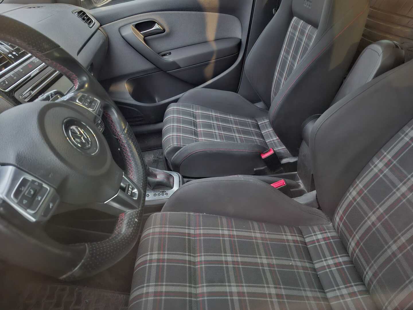 VOLKSWAGEN Polo 2011