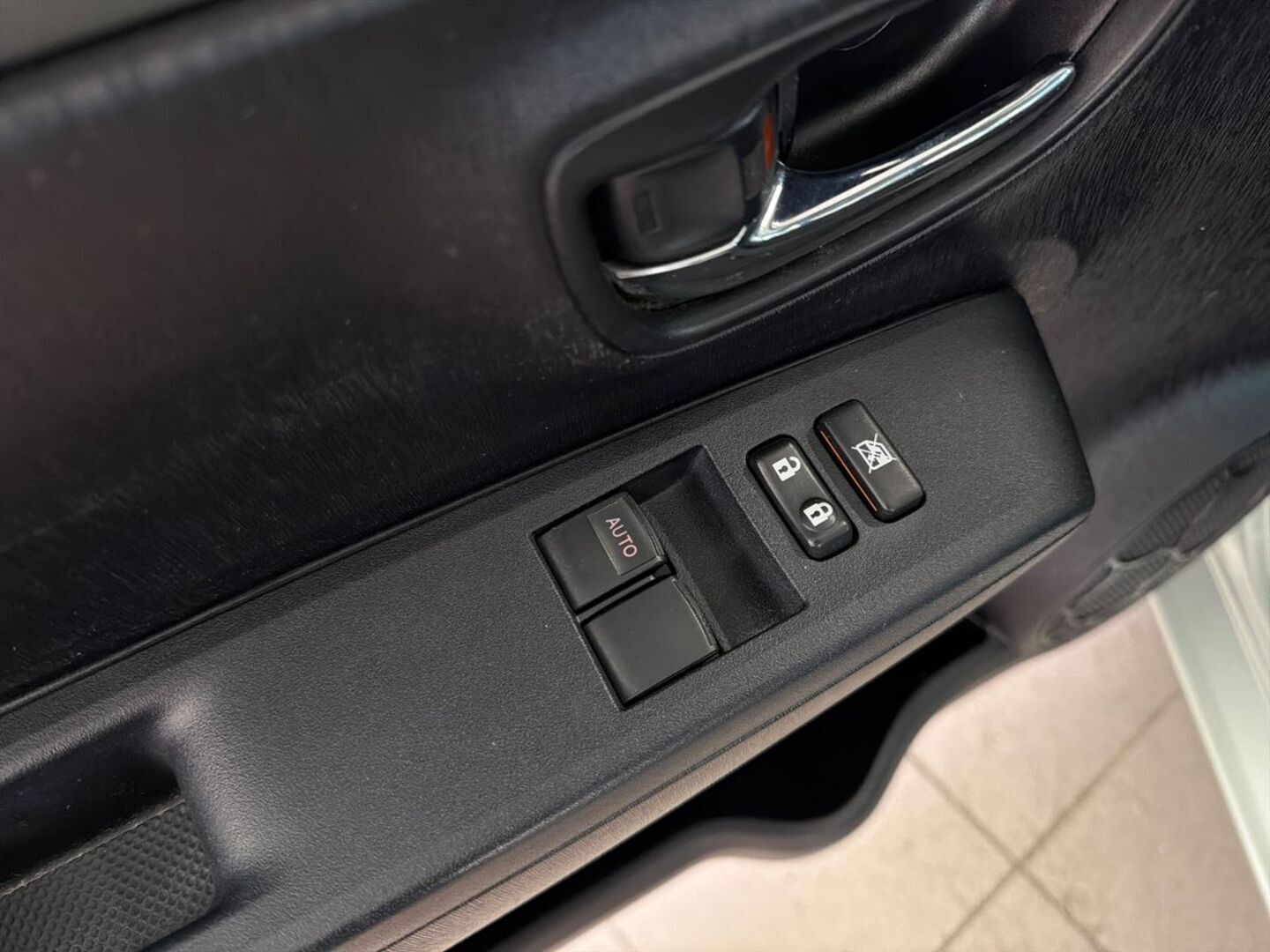 TOYOTA Yaris 2012