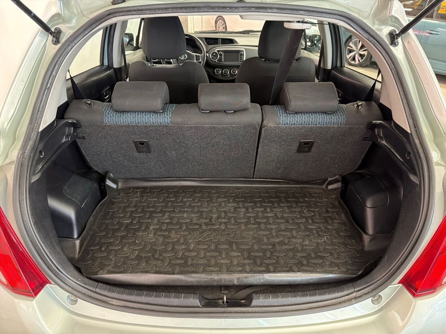TOYOTA Yaris 2012