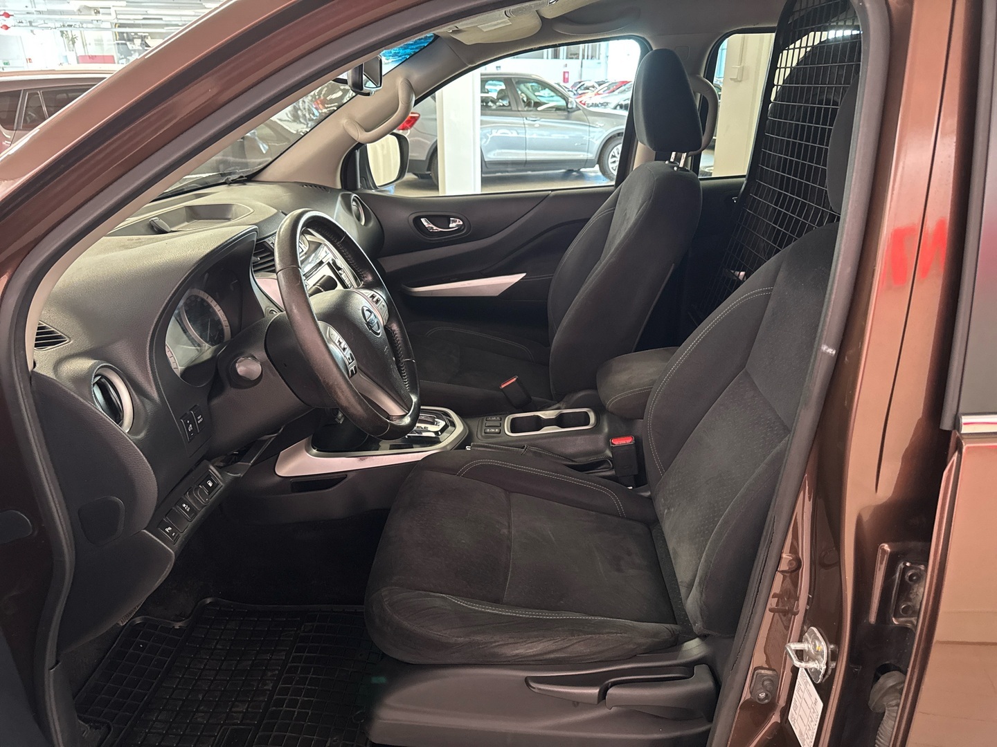 NISSAN Navara 2016