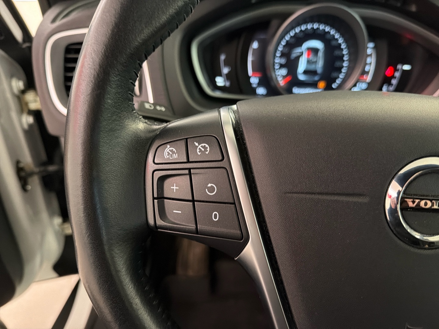 VOLVO V40 Cross Country 2017