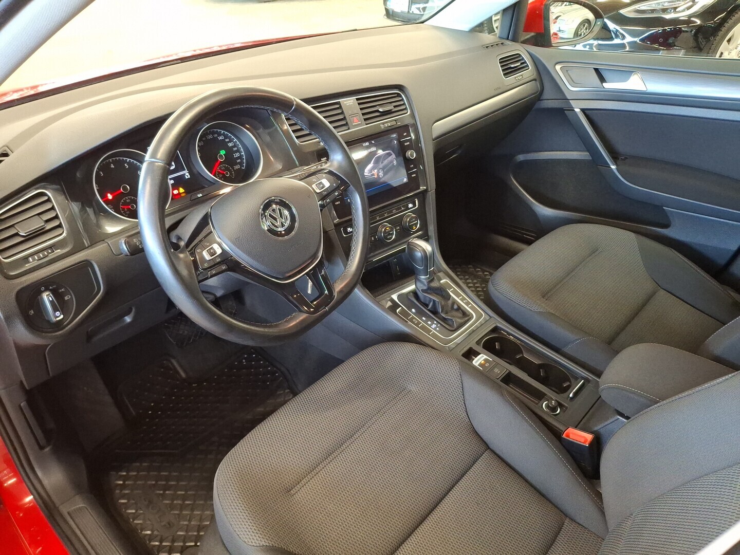 VOLKSWAGEN Golf 2018