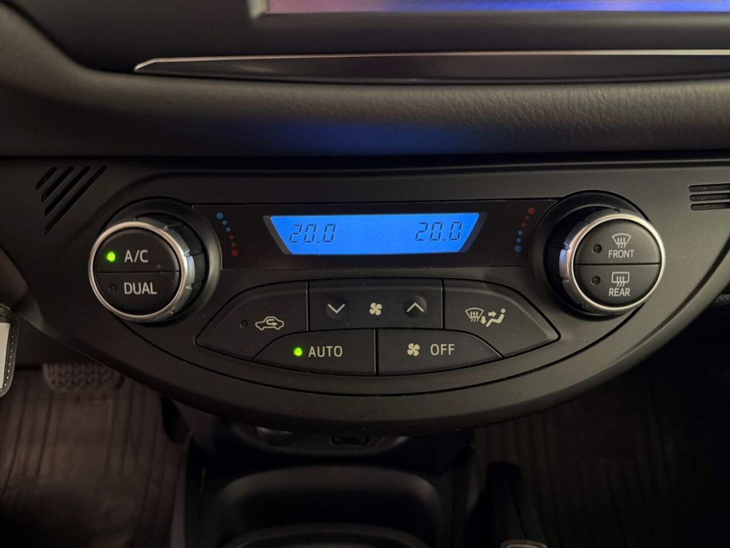 TOYOTA Yaris 2018