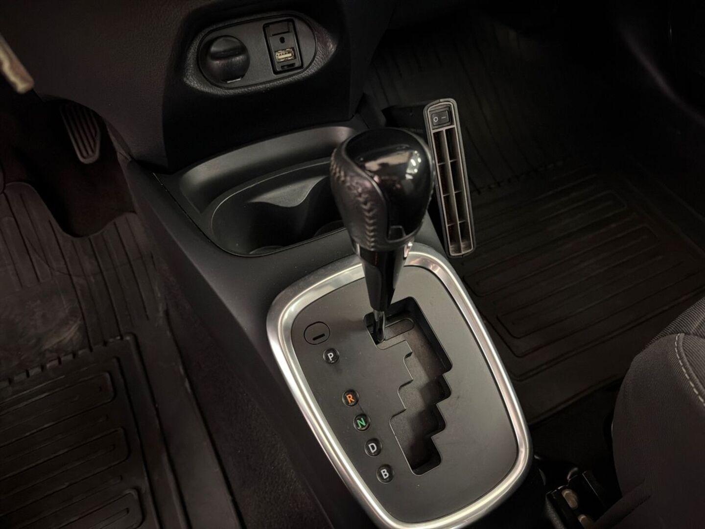 TOYOTA Yaris 2018