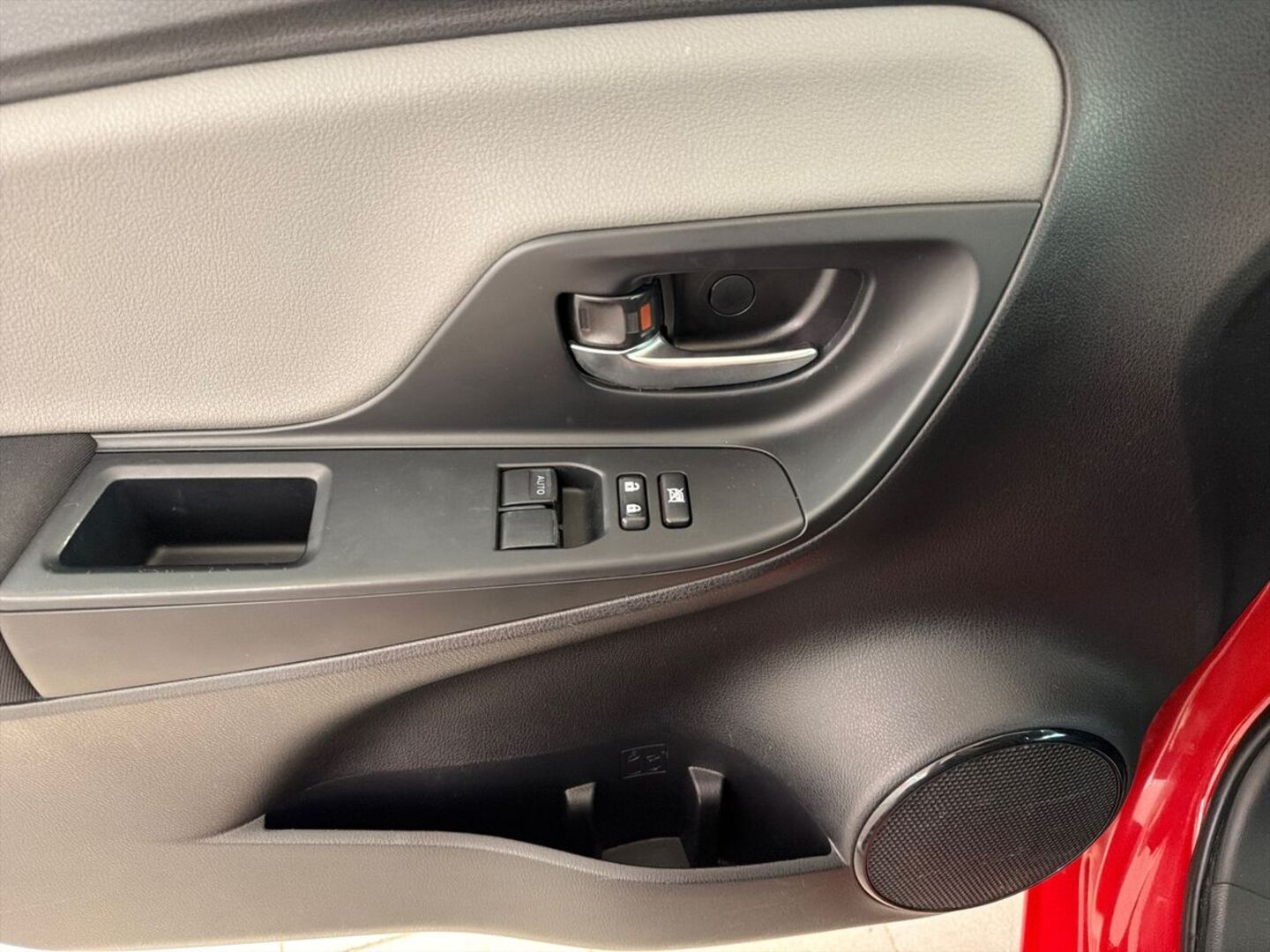 TOYOTA Yaris 2018