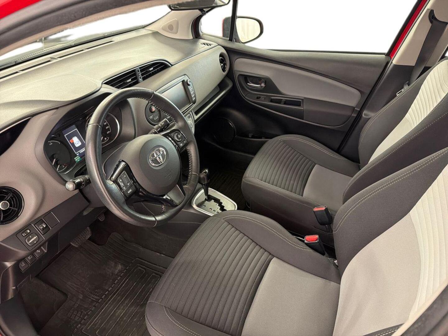 TOYOTA Yaris 2018