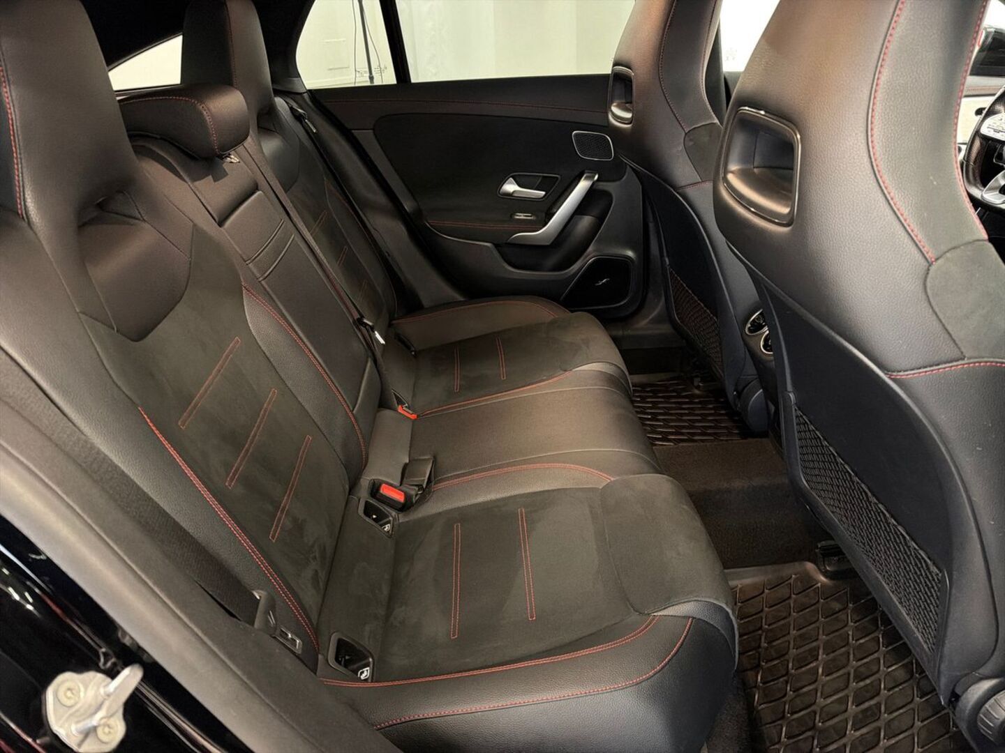 MERCEDES-BENZ CLA 17