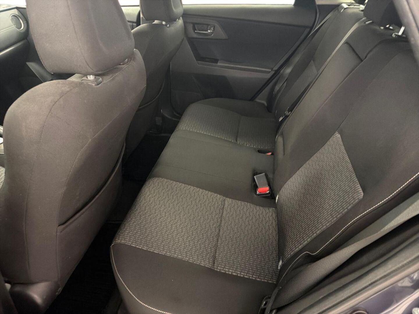 TOYOTA Auris 2015