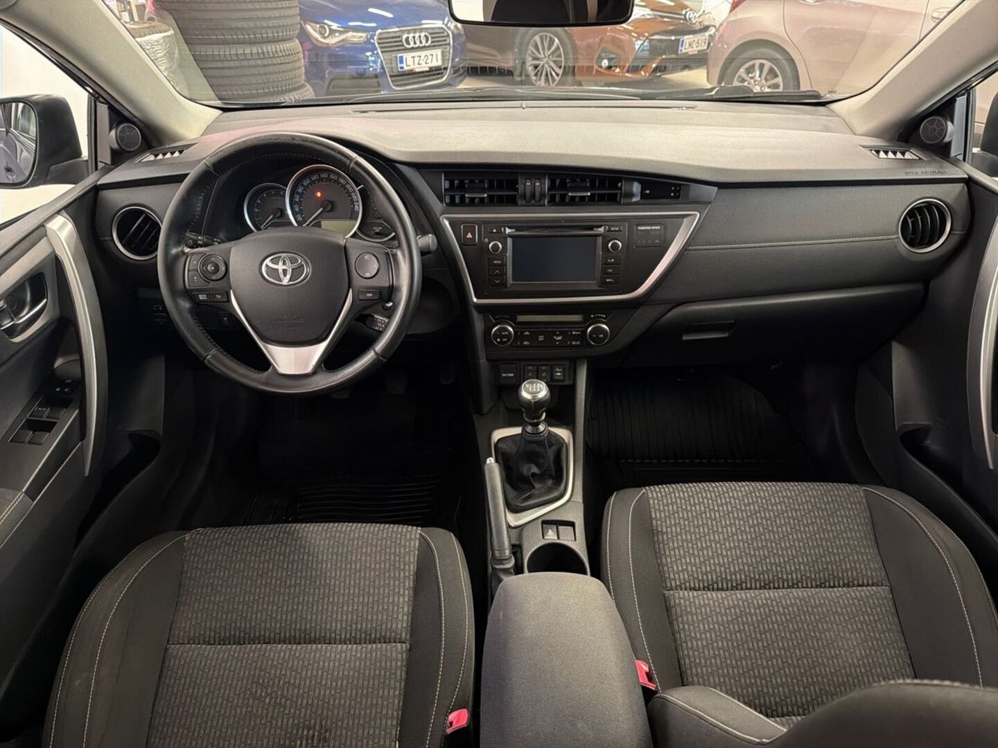 TOYOTA Auris 2015